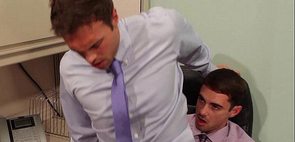  Officesex hunk fucked deeply at work